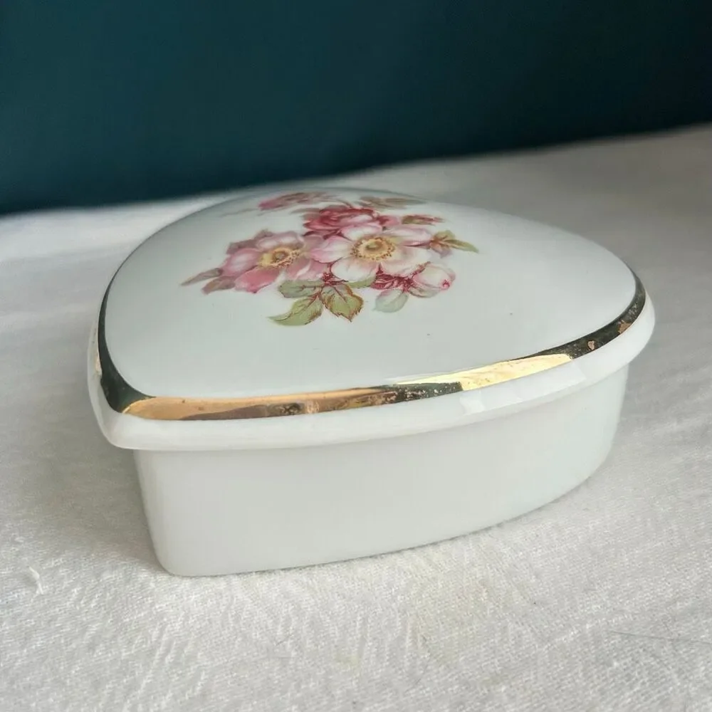 Vintage West German Wild Rose Trinket Jewelry Keepsake Heart Box with Lid